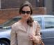 Toujours souriante, Pippa Middleton affiche son bon goût pour la mode. Londres, 1er juin 2011
