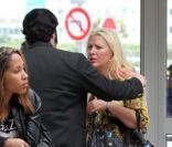Loana rentre à Paris le 16 mai 2011 et retrouve Eryl Prayer son ex, à l'aéroport de Roissy