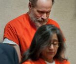 Les bourreaux de Jaycee Dugard, Phillip et Nancy Garrido, devant la cour supérieur d'El Dorado (Californie) écoutent leur condamnation officielle ainsi que la lettre de leur victime, lue par sa mère, le 2 juin 2011