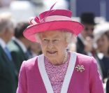 Elizabeth II à son arrivée au Derby d'Epsom, le 4 juin 2011. 