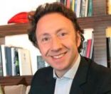 Stéphane Bern se mobilise pour la Fédération Française des Associations de Chiens guides d'aveugles en soutenant la campgane Gagnez en autonomie. 
