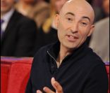 Nicolas Canteloup, sur le plateau de Vivement dimanche, en janvier 2011.