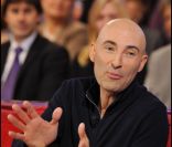 Nicolas Canteloup, sur le plateau de Vivement dimanche, en janvier 2011.