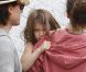 Suri Cruise avec ses parents, le 12 juin 2011 à Los Angeles