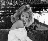 Mylène Demongeot joue les pin-ups 
