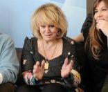 Mylène Demongeot et l'équipe du film Camping 2 en pleine promotion : Antoine Duléry, Franck Dubosc, Fabien Onteniente, Claude Brasseur, Mylène Demongeot, Mathilde Seigner et Richard Anconina 