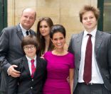 Jean D'Indy et Valérie Vrinat aux côtés de Pierre, Louise et Charles, lors du déjeuner Père & Fils, au Taillevent, à Paris, le mardi 14 juin 2011. 