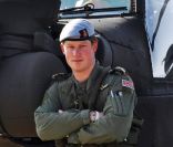 Promu en avril au grade de capitaine, le prince Harry a reçu en juin 2011 l'aval de la reine et des autorités pour repartir combattre en Afghanistan, en tant que pilote d'Apache. Il lui reste cependant près de huit mois d'entraînement aux situations de combat avant un éventuel déploiement.