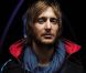 David Guetta, machine à tubes, compte plus de 21 millions de fans sur Facebook, série en cours.