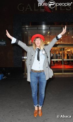 Daphné Bürki déclare les soldes d'été ouverts aux Galeries Lafayette ! Paris, 22 juin 2011