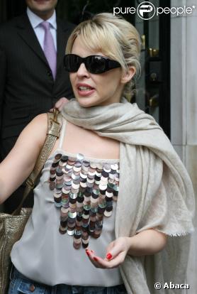 Kylie Minogue quitte Paris