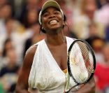 Wimbledon 2011, première semaine : Venus Williams a fait ensation avec une tenue de sa propre marque, EleVen. 
