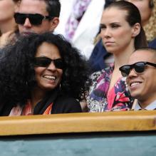 Wimbledon 2011, première semaine : Diana Ross et son fils Evan, chanteur et acteur.<br />