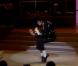 Michael Jackson réalise son premier moonwalk sur scène pour les 25 ans de la Motown, en 1983.