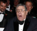 Jerry Lewis en fauteuil roulant lors de la cérémonie des Liberty Awards en mai 2011 à New York