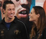 Laure Manaudou, ici avec son compagnon Fred Bousquet officialise son retour à la compétition le 26 juin 2011