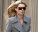 Dans un look urbain plutôt élégant, Kate Moss n'en fait pas des tonnes mais nous donne toujours une belle leçon d'élégance. A Soho, New York, le 2 mai 2006. 
