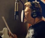 Johnny Hallyday -  Jamais seul  - mars 2011. Une chanson composée par Yodelice.