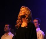 Lara Fabian sur la scène du Théâtre du Gymnase (Paris), pour la comédie musicale 1939, mercredi 29 juin.