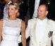 Le prince Albert et la princesse Charlène, mari et femme, sont apparus particulièrement détendus et radieux pour le dîner et la nuit de fête qu'ils donnaient le 2 juillet 2011 à l'Opéra Garnier et sur la terrasse éphémère du Casino de Monte-Carlo.