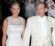 Le prince Albert et la princesse Charlène, mari et femme, sont apparus particulièrement détendus et radieux pour le dîner et la nuit de fête qu'ils donnaient le 2 juillet 2011 à l'Opéra Garnier et sur la terrasse éphémère du Casino de Monte-Carlo.