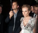 Joshua Jackson et Diane Kruger lors du défilé Chanel Haute Couture 2011/2012. Paris, le Grand Palais, le 5 juillet 2011