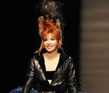 Mylène Farmer défile pour Jean-Paul Gaultier. Le 6 juillet 2011, à Paris