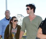 Miley Cyrus a, semble-t-il, remis le couvert avec son ex, Liam Hemsworth. Elle était surprise en sa compagnie le 22 juin 2011, à Brisbane en Australie.