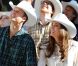 Kate Middleton et le prince William, qui a remis la même tenue que la veille, ont brillé au premier rang de la Stampede Parade (grande messe du rodéo) à Calgary, au Canada. Le 8 juillet 2011 
