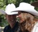 Kate Middleton et le prince William, qui a remis la même tenue que la veille, ont brillé au premier rang de la Stampede Parade (grande messe du rodéo) à Calgary, au Canada. Le 8 juillet 2011 