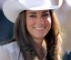 Kate Middleton et le prince William, qui a remis la même tenue que la  veille, ont brillé au premier rang de la Stampede Parade (grande messe  du rodéo) à Calgary, au Canada. Le 8 juillet 2011