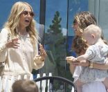 Rachel Zoe est maman d'un petit garçon depuis mars dernier mais elle a plus de difficulté à gérer la maternité que Rebecca Gayheart. Los Angeles, 10 juillet 2011