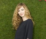 Louise Bourgoin, parfaite en petite robe noire et compensées, lors de la présentation de la collection Croisière Louis Vuitton à Paris. Le 5 juillet 2011
