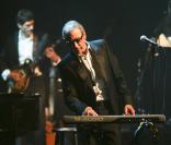 Alain Chamfort ouvre les Francofolies de La Rochelle, le 12 juillet 2011.