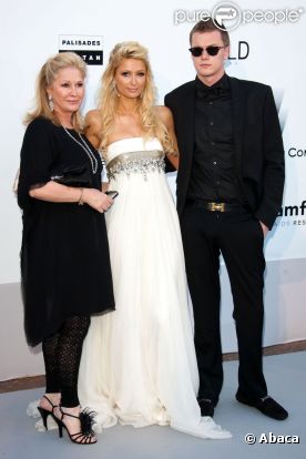 Kathy Hilton, Paris Hilton et Barron Hilton, en mai 2010, à Antibes.