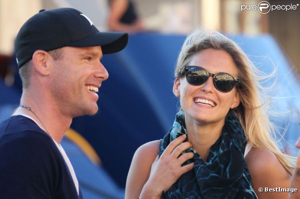 Bar Refaeli et son nouvel amoureux David Fisher se la coulent douce à St-Tropez... Le 19 juillet 2011
