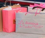 Bar Refaeli a fait de nombreux achats en quelques heures seulement passées à St-Tropez... Le 19 juillet 2011