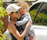 Halle Berry va chercher sa fille Nahla à l'école. Los Angeles, 25 juillet 2011