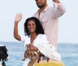 Tyson Chandler, champion NBA en titre avec les Dallas Mavericks, était le 26 juillet 2011 à Saint-Tropez avec sa femme Kimberly et des amis. Ils ont profité du fameux Club 55 et de la plage de Pampelonne.