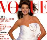 Voici en images les premières couv' du top canadien Linda Evangelista. Ici pour le  Vogue Deutsch  de novembre 1987. 