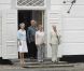 La reine Margrethe, le prince Henrik, la princesse Benedikte, le prince Richard de Sayn-Wittgenstein-Berleburg et la reine Anne-Marie de Grèce assistent à la relève de la garde au palais Brasten, résidence d'été de la famille royale, le 29 juillet 2011. 