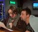Valérie donneun cours de bowling à Sylvain dans un extrait de L'amour est dans le pré 6