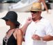 Vanessa Minnillo et son époux Nick Lachey en lune de miel à Saint-Barthélémy, en juillet 2011. Ils profitent de la plage et du soleil radieux en toute tranquillité.
