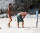 Vanessa Minnillo et son époux Nick Lachey en lune de miel à Saint-Barthélémy, en juillet 2011. Ils profitent de la plage et du soleil radieux en toute tranquillité.