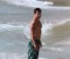 Vanessa Minnillo et son époux Nick Lachey en lune de miel à Saint-Barthélémy, en juillet 2011. Ils profitent de la plage et du soleil radieux en toute tranquillité.