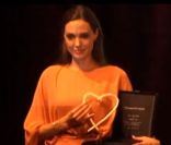 Angelina Jolie récompensée au Festival de Sarajevo, le 30 juillet 2011.