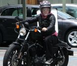 Pink profite d'une virée en moto avec l'amour de sa vie, Carey Hart. Malibu, 31 juillet 2011