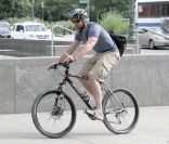 Hugh Jackman à vélo, sportif de l'extrême 
