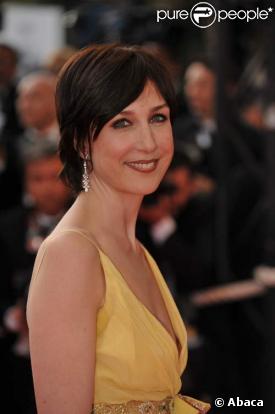 Elsa Zylberstein fait une entrée remarquée sur le tapis rouge à Cannes, le 14/05/08
