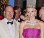 Albert de Monaco et Charlene au 63e bal de la Croix-Rouge, le 5 août 2011.